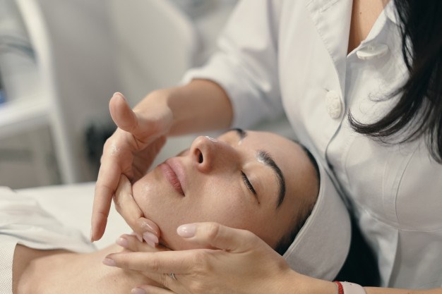 peeling éclaircissant et purifiant concept myriade
